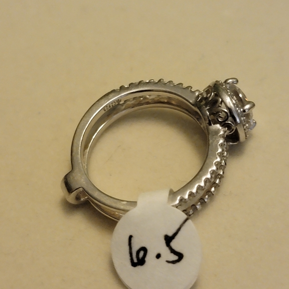 Beautiful sterling silver ring 925 cz size 6.5 - Picture 2 of 2